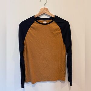 Casual yellow and blue long sleeve baseball tee